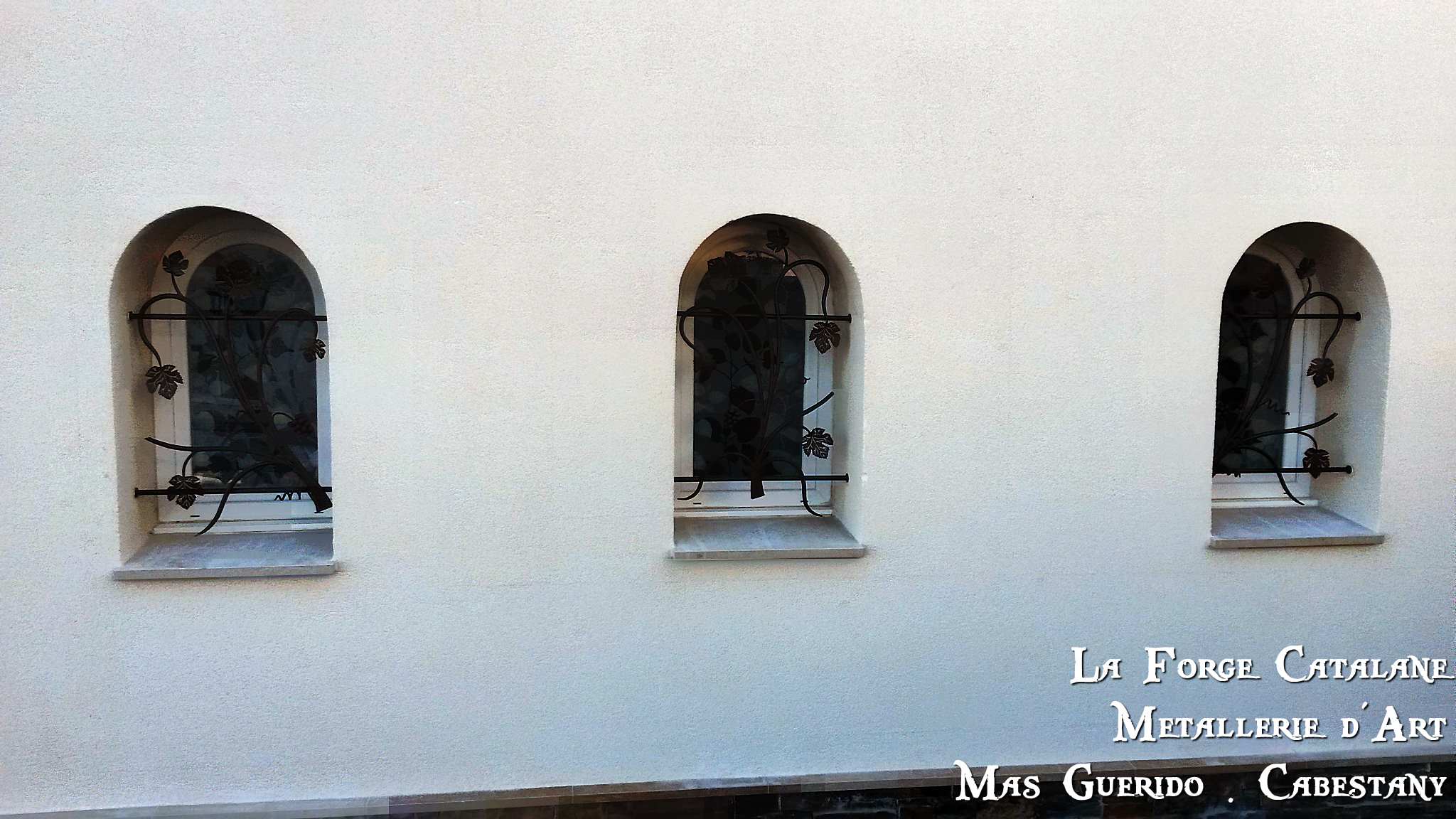 grille protection fixe sarment vigne travail forge forge catalane.jpg